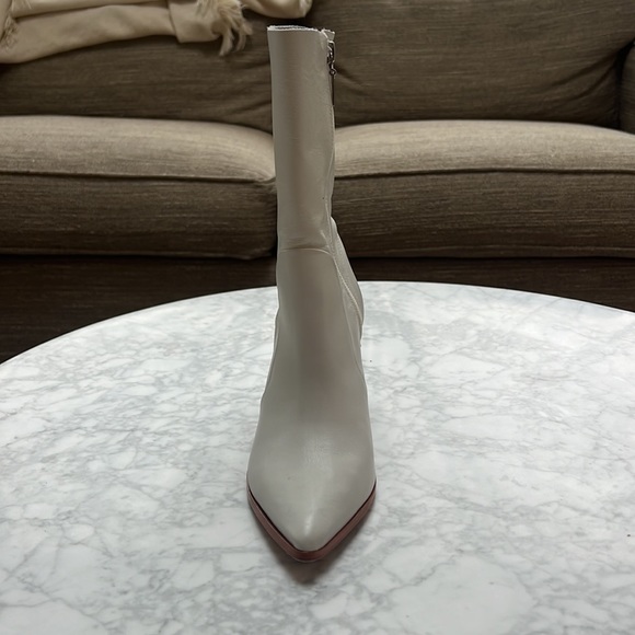 Schutz. Anaflor Pearl Tumbled Leather Boot. 7.5 - Picture 7 of 14